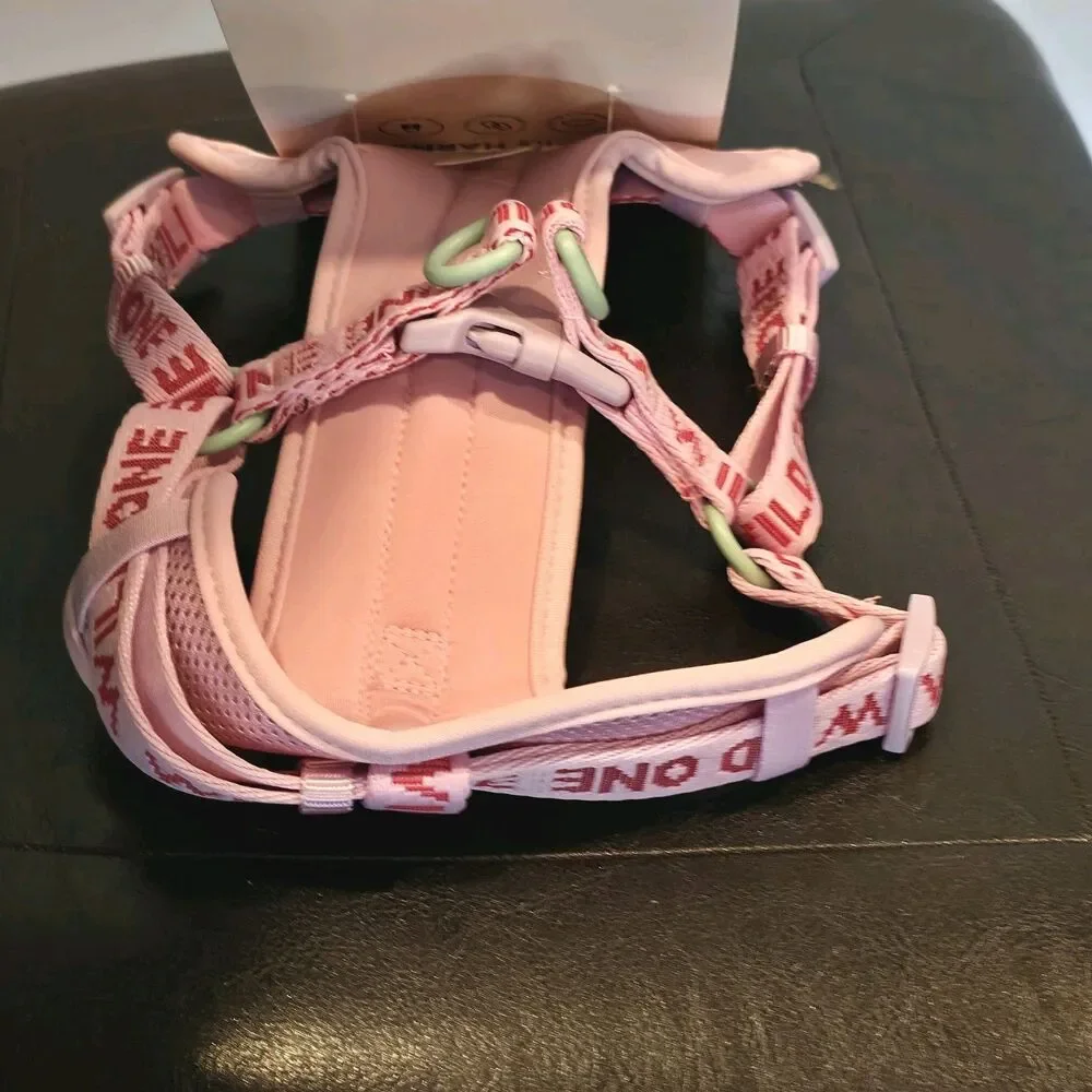 NWT Wild One Adjustable Cushioned Dog Step in Harness Pink Size M Chest 16-25